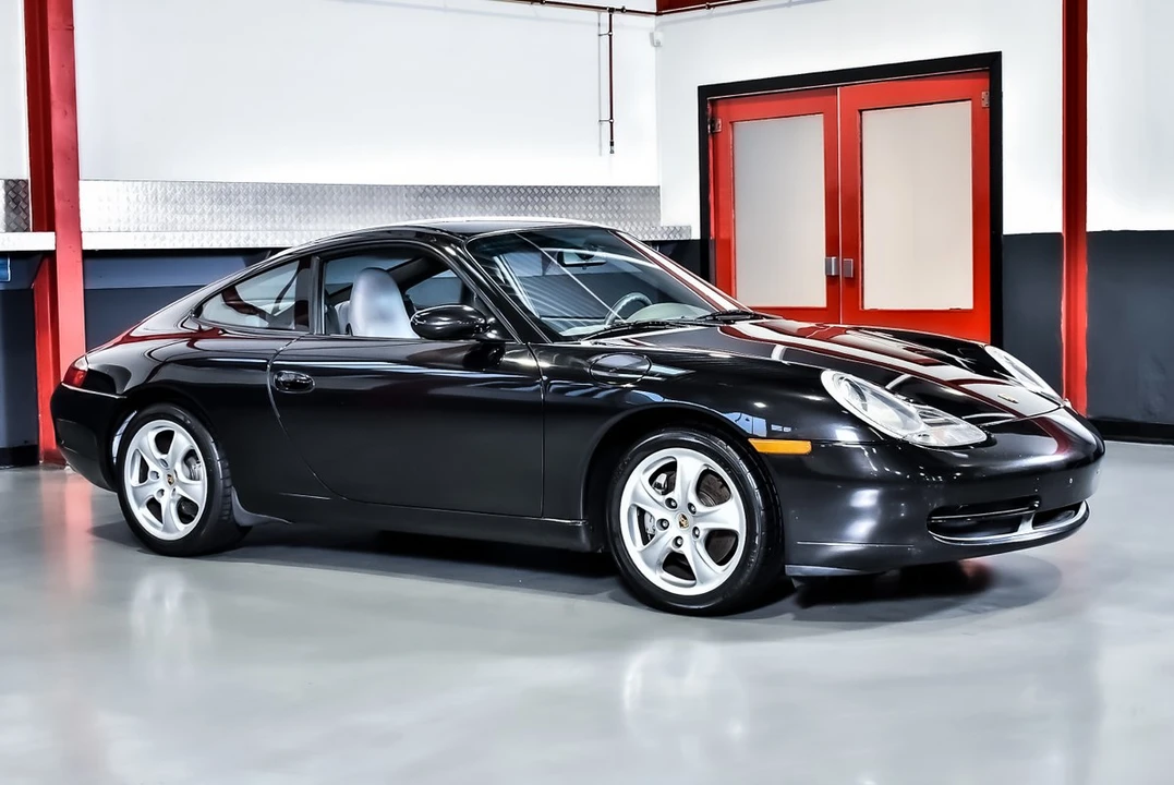 2001 Porsche 996 Carrera 4 - Image 9 of 30