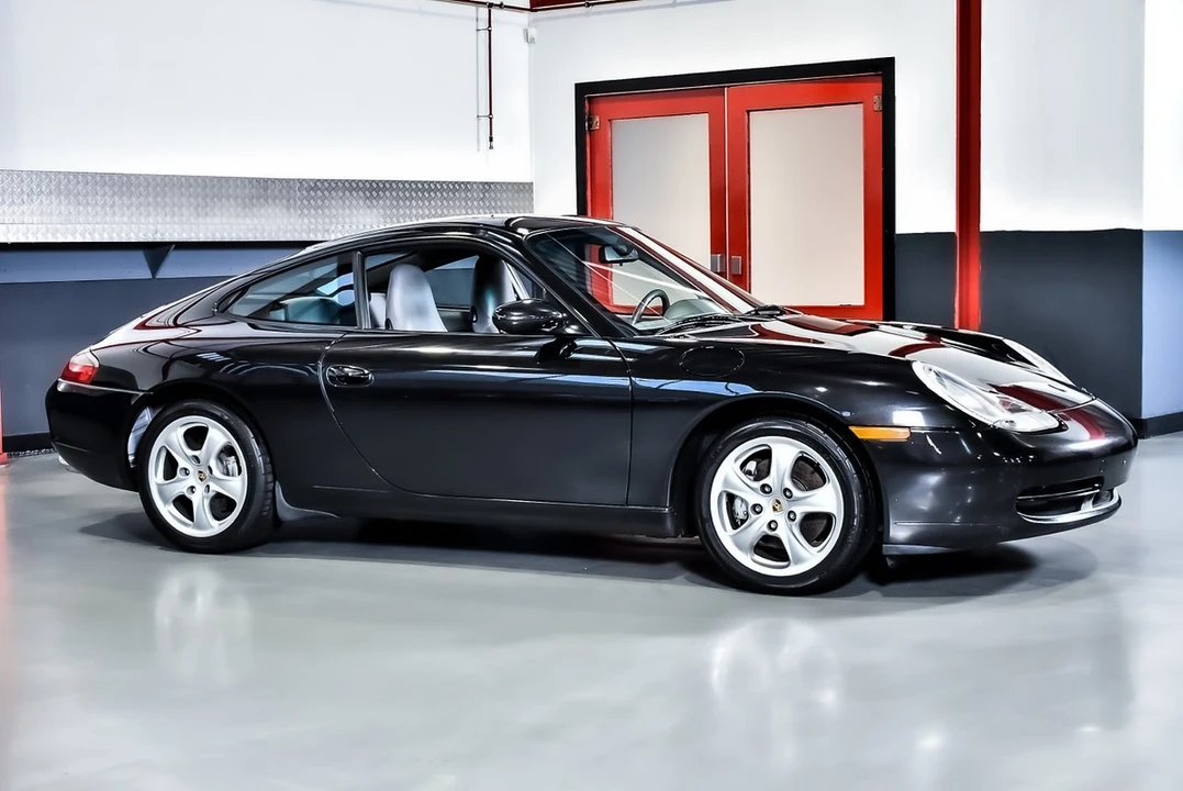 2001 Porsche 996 Carrera 4 - Image 11 of 30