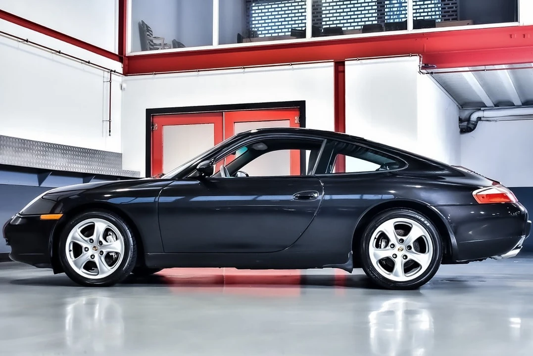 2001 Porsche 996 Carrera 4 - Image 25 of 30