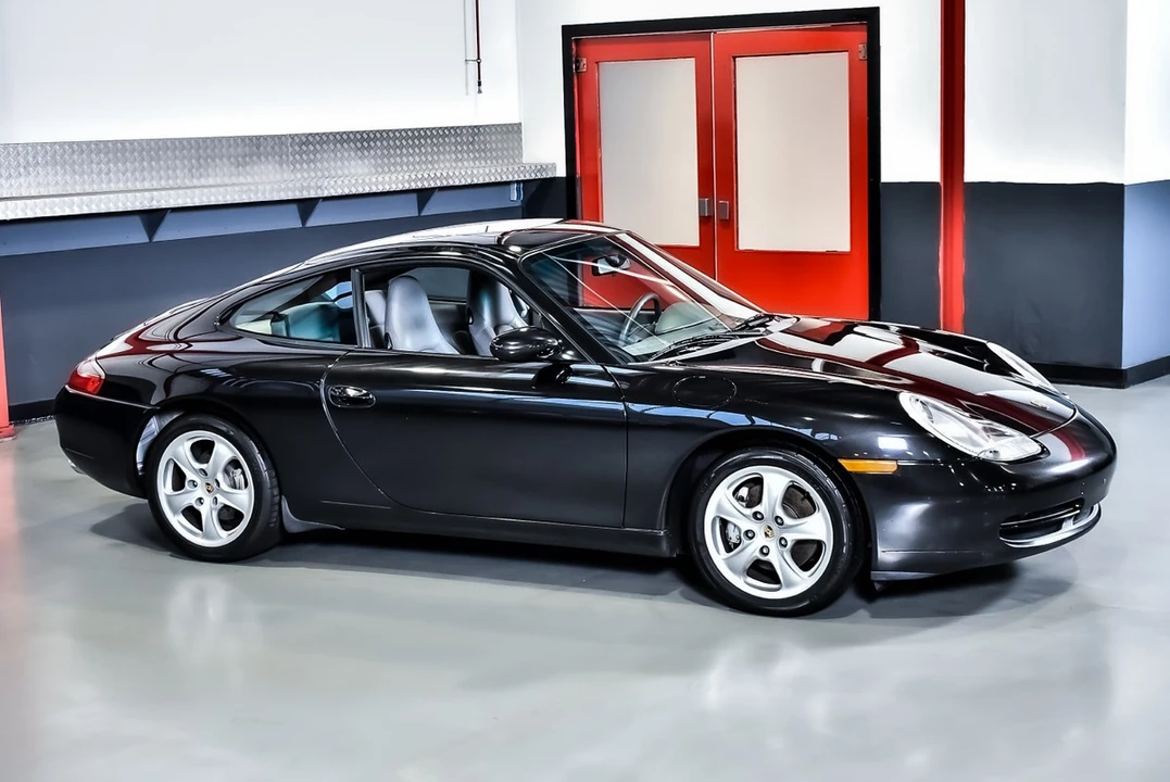 2001 Porsche 996 Carrera 4 - Image 10 of 30
