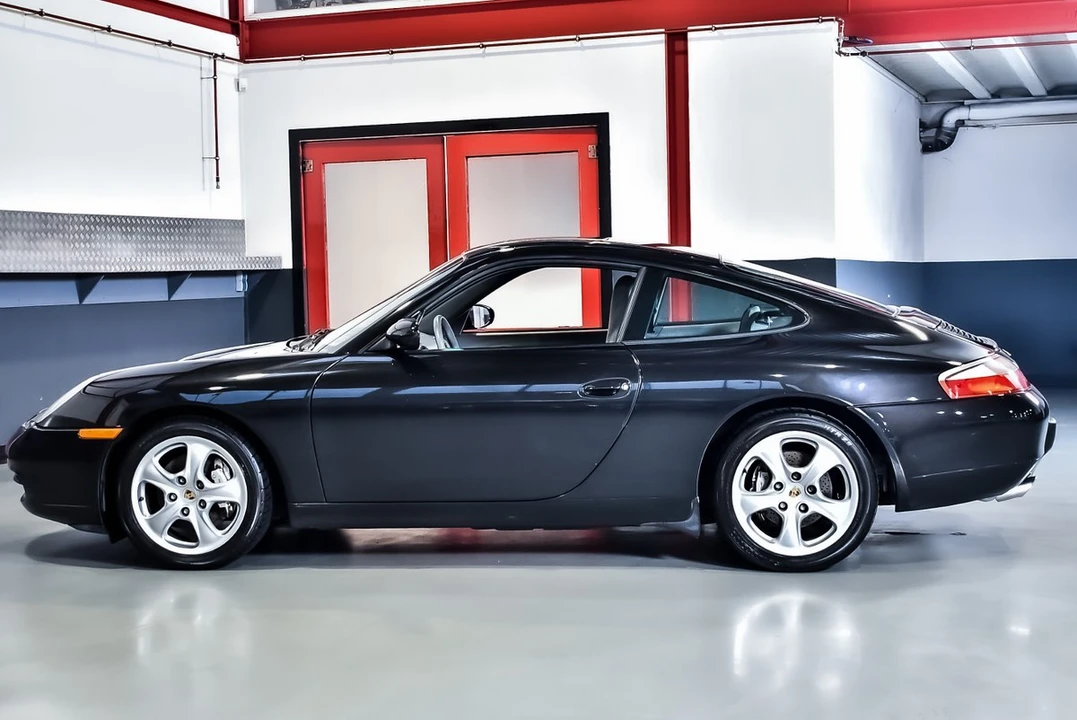2001 Porsche 996 Carrera 4 - Image 24 of 30
