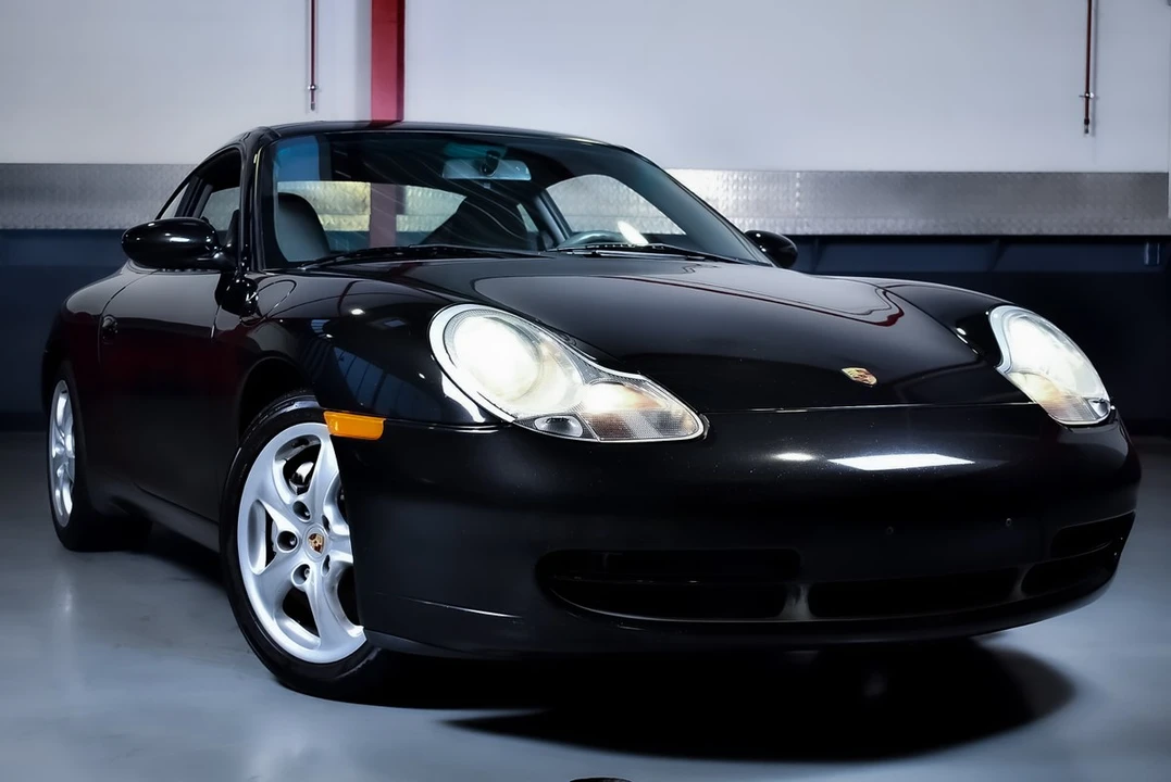 2001 Porsche 996 Carrera 4 - Image 6 of 30