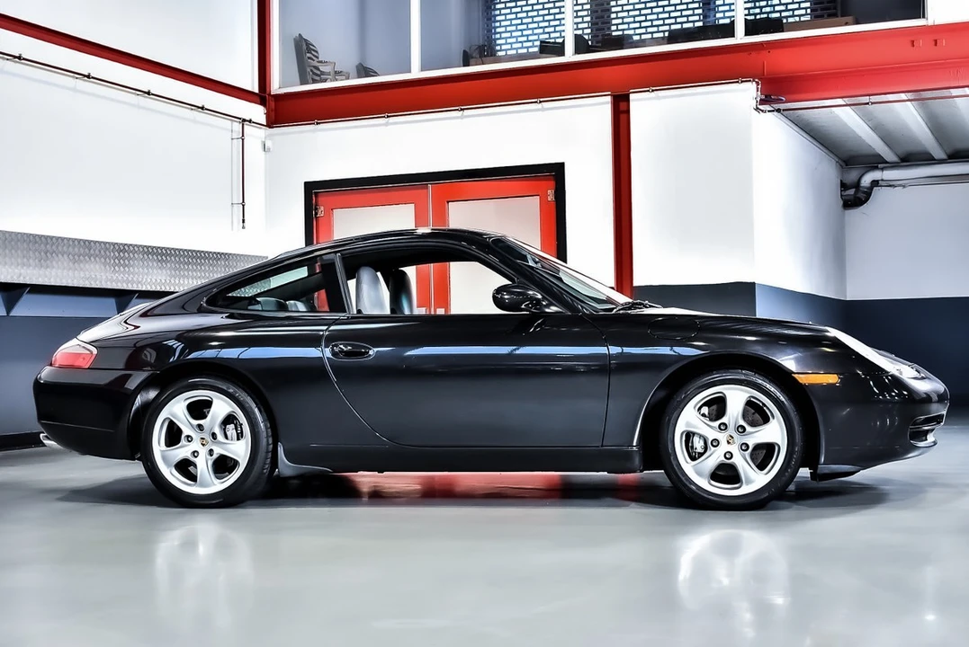 2001 Porsche 996 Carrera 4 - Image 14 of 30