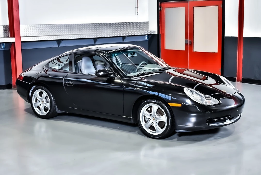 2001 Porsche 996 Carrera 4 - Image 8 of 30