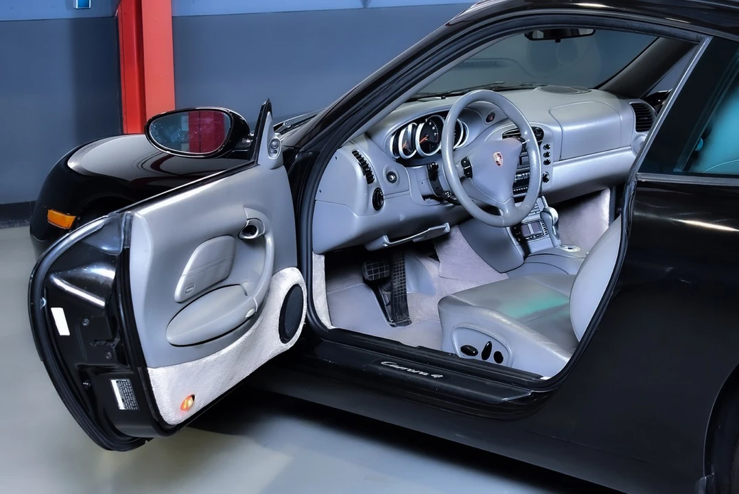 2001 Porsche 996 Carrera 4 - Image 30 of 30