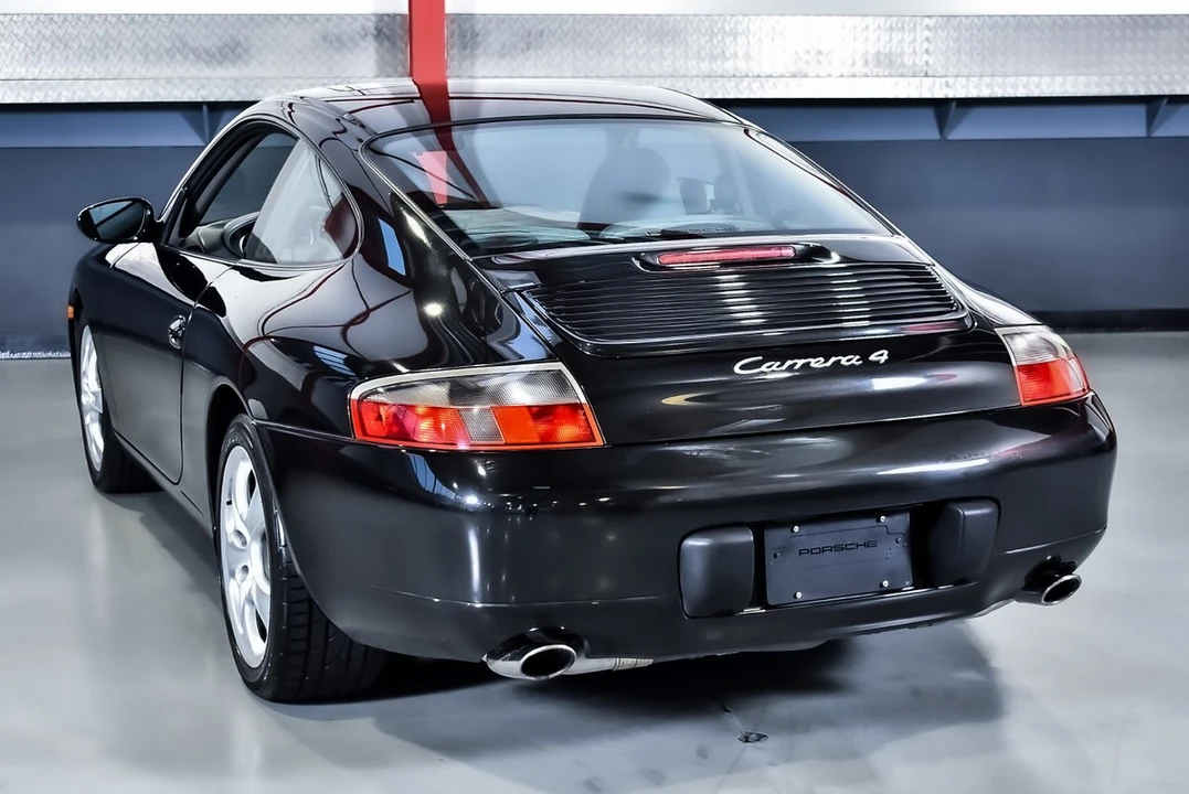 2001 Porsche 996 Carrera 4 - Image 17 of 30