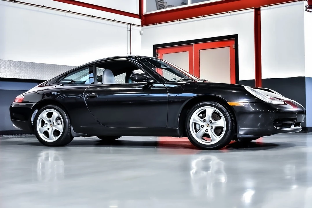 2001 Porsche 996 Carrera 4 - Image 12 of 30