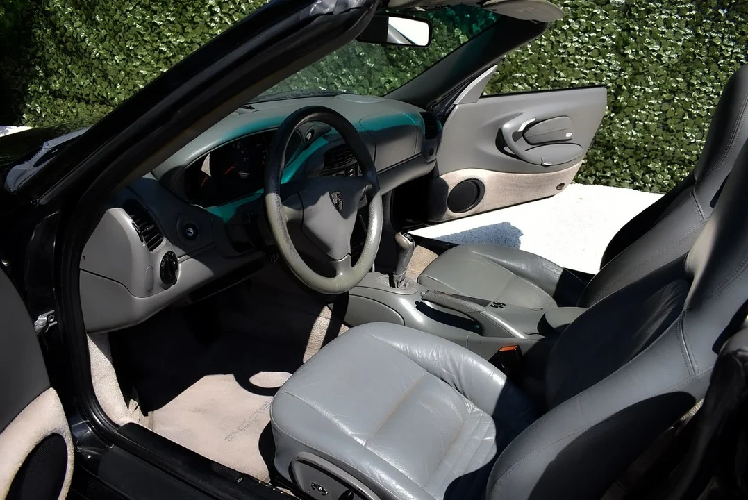 2001 Porsche 996 Carrera - Image 27 of 30