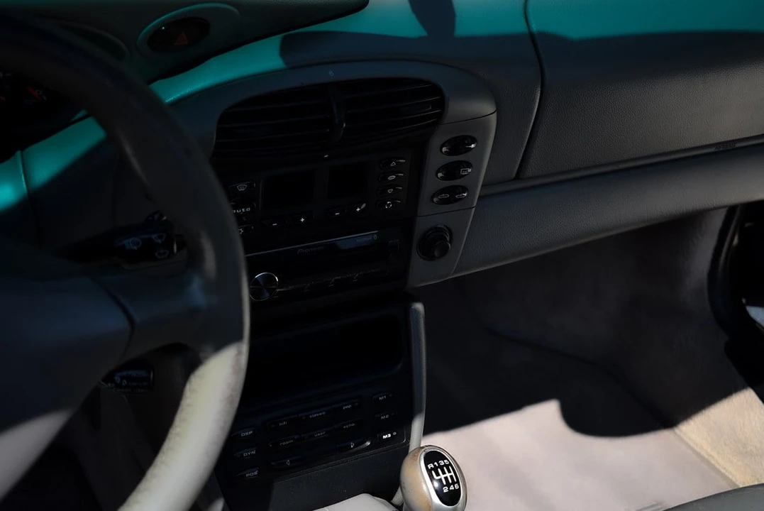 2001 Porsche 996 Carrera - Image 30 of 30