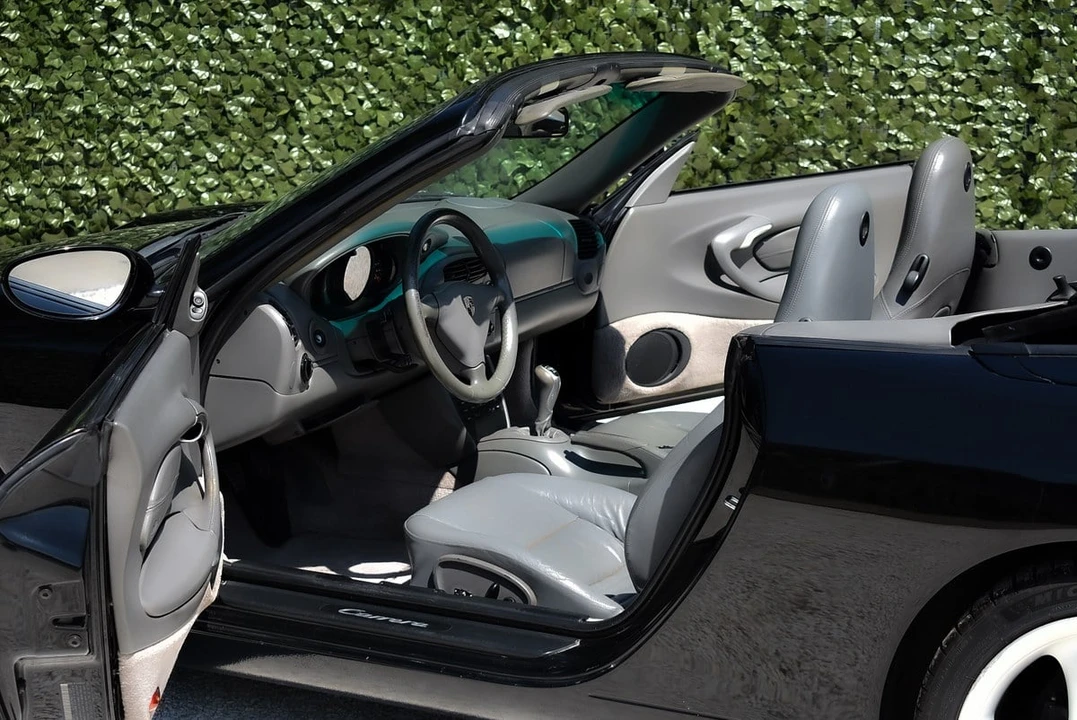 2001 Porsche 996 Carrera - Image 23 of 30
