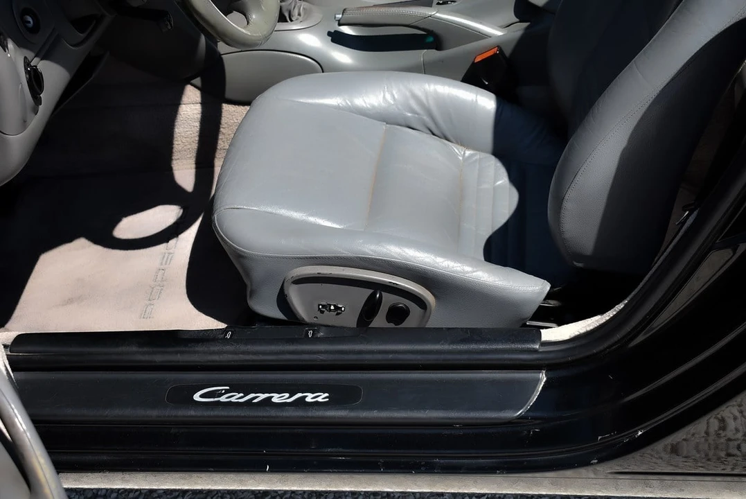 2001 Porsche 996 Carrera - Image 24 of 30