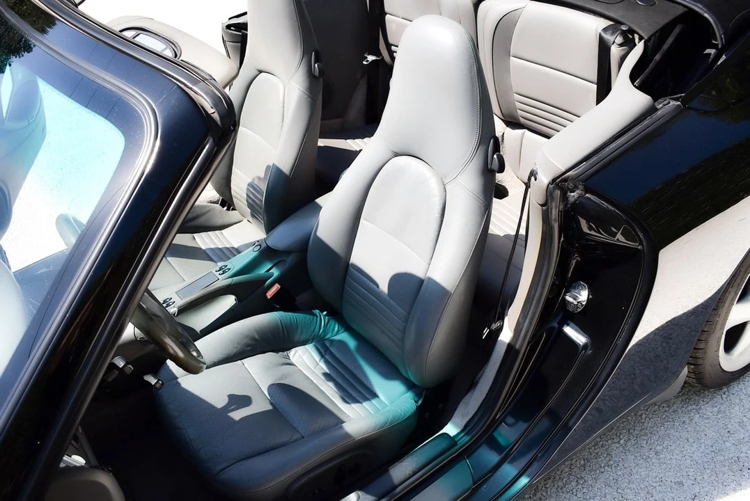 2001 Porsche 996 Carrera - Image 25 of 30