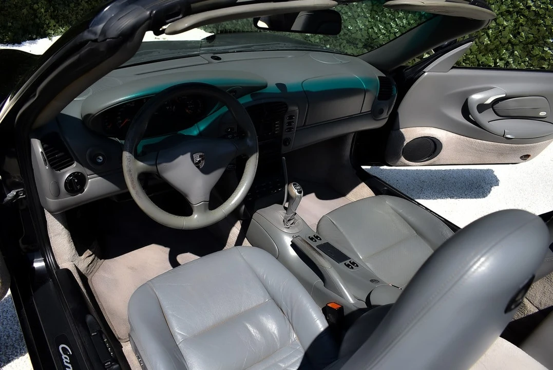 2001 Porsche 996 Carrera - Image 26 of 30