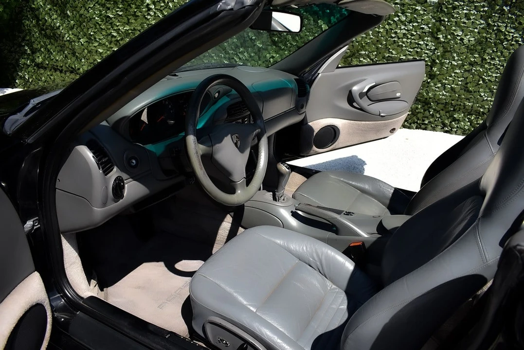 2001 Porsche 996 Carrera - Image 27 of 30