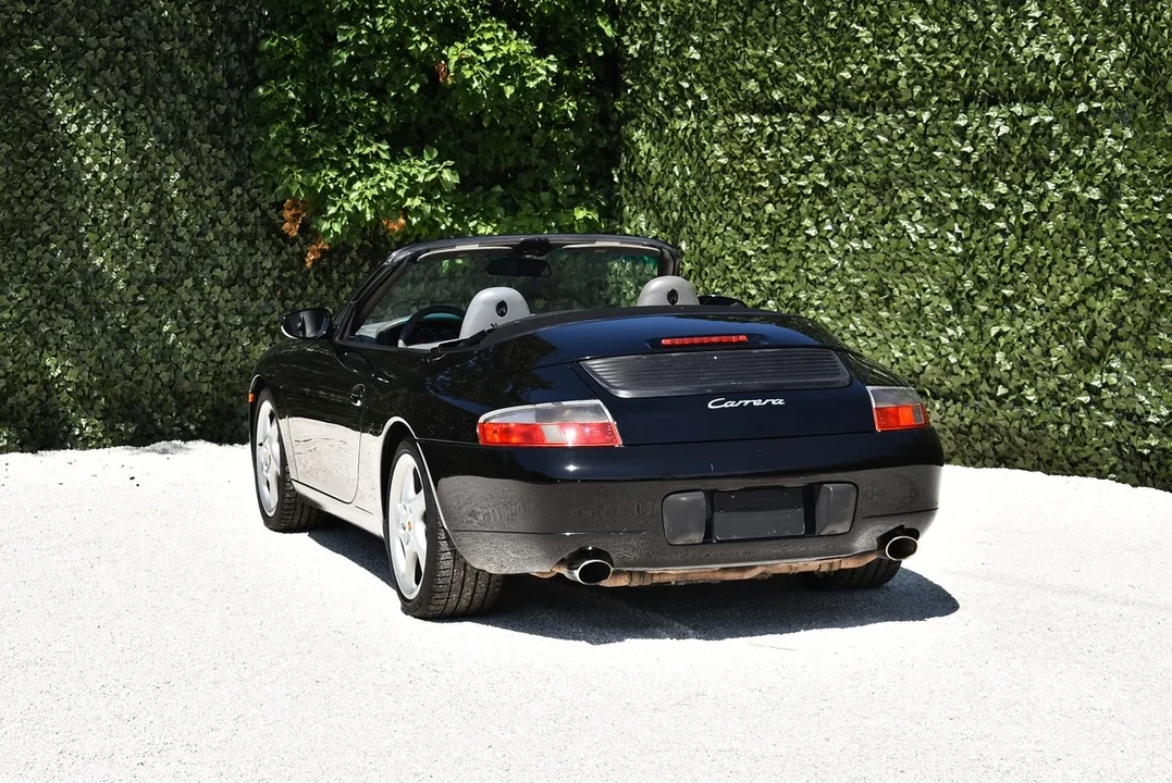 2001 Porsche 996 Carrera - Image 10 of 31