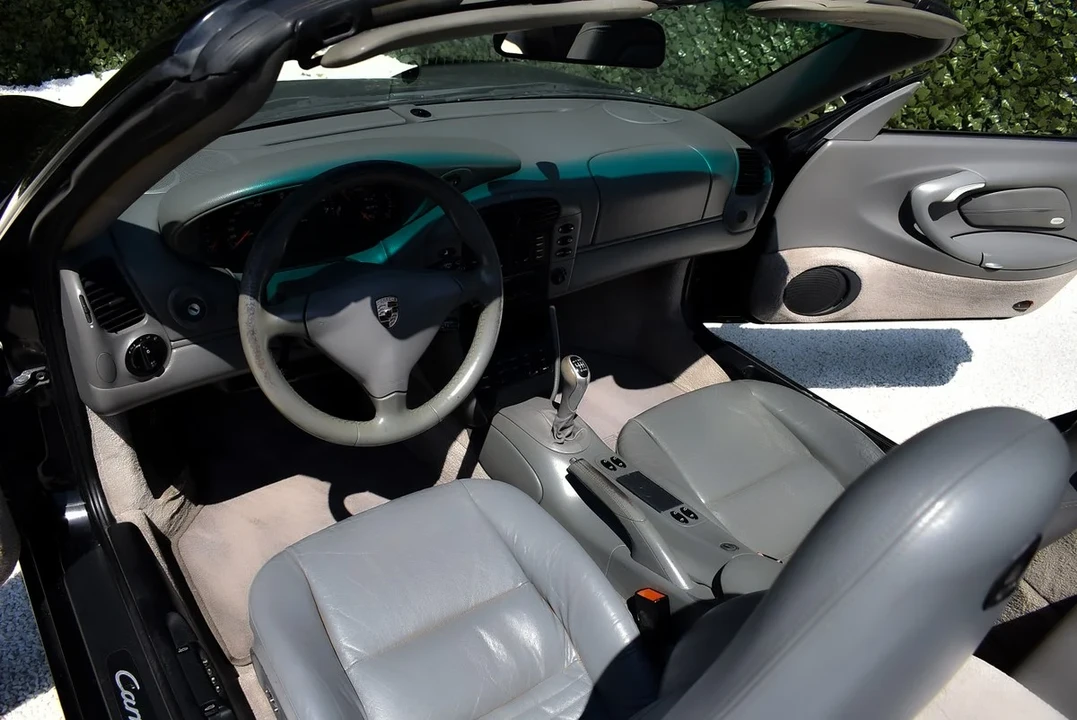 2001 Porsche 996 Carrera - Image 26 of 31