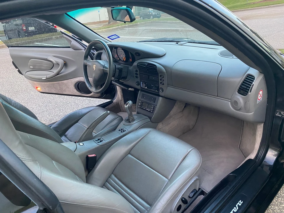2001 Porsche 996 Carrera - Image 15 of 29