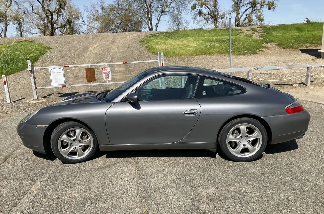 2001 Porsche 996 Carrera 4 - Image 5 of 6