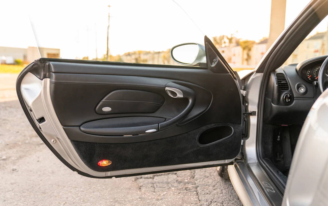 2001 Porsche 996 GT2 - Image 19 of 31