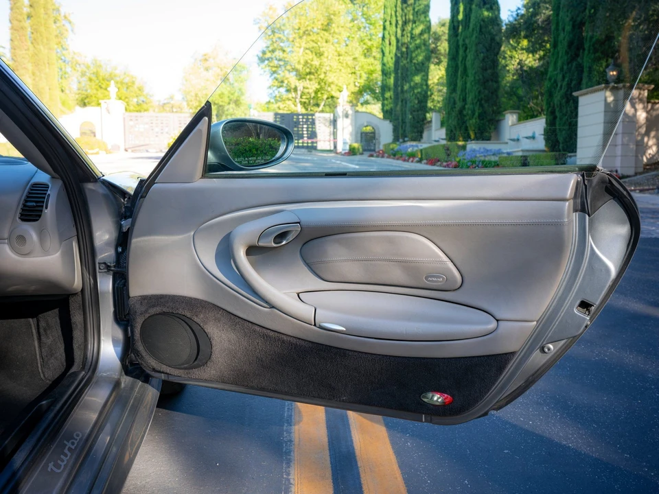 2001 Porsche 996 Turbo - Image 26 of 31