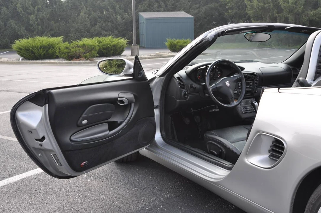 2001 Porsche 986 Boxster - Image 13 of 24