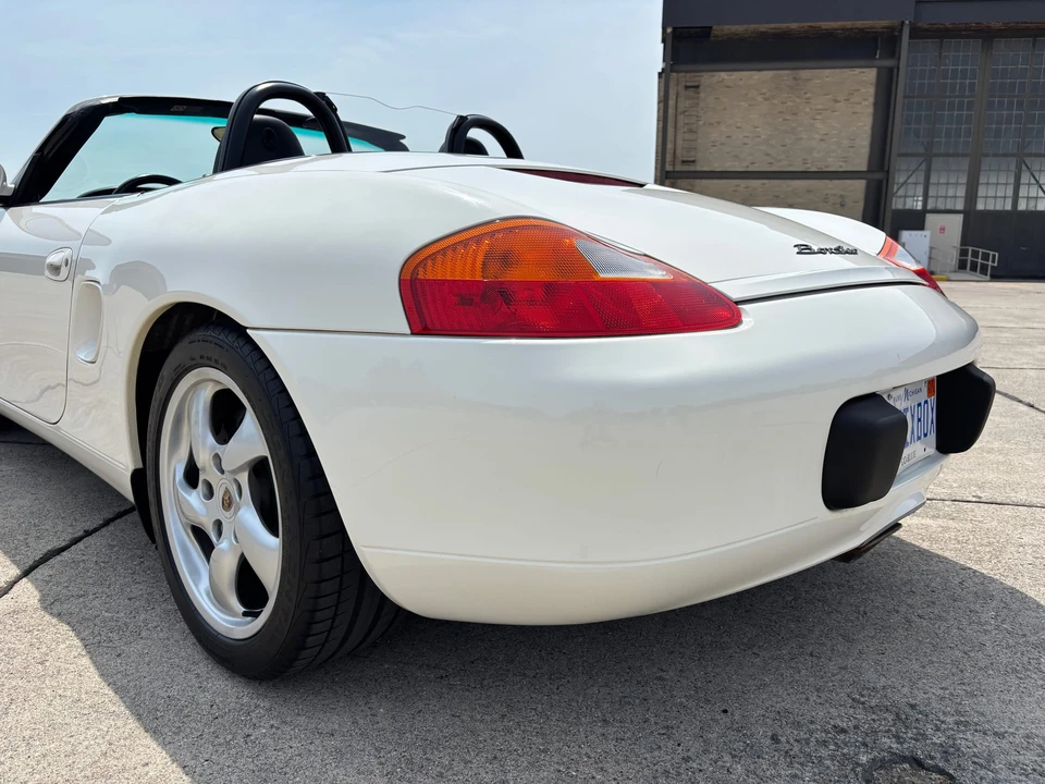 2001 Porsche 986 Boxster - Image 23 of 31