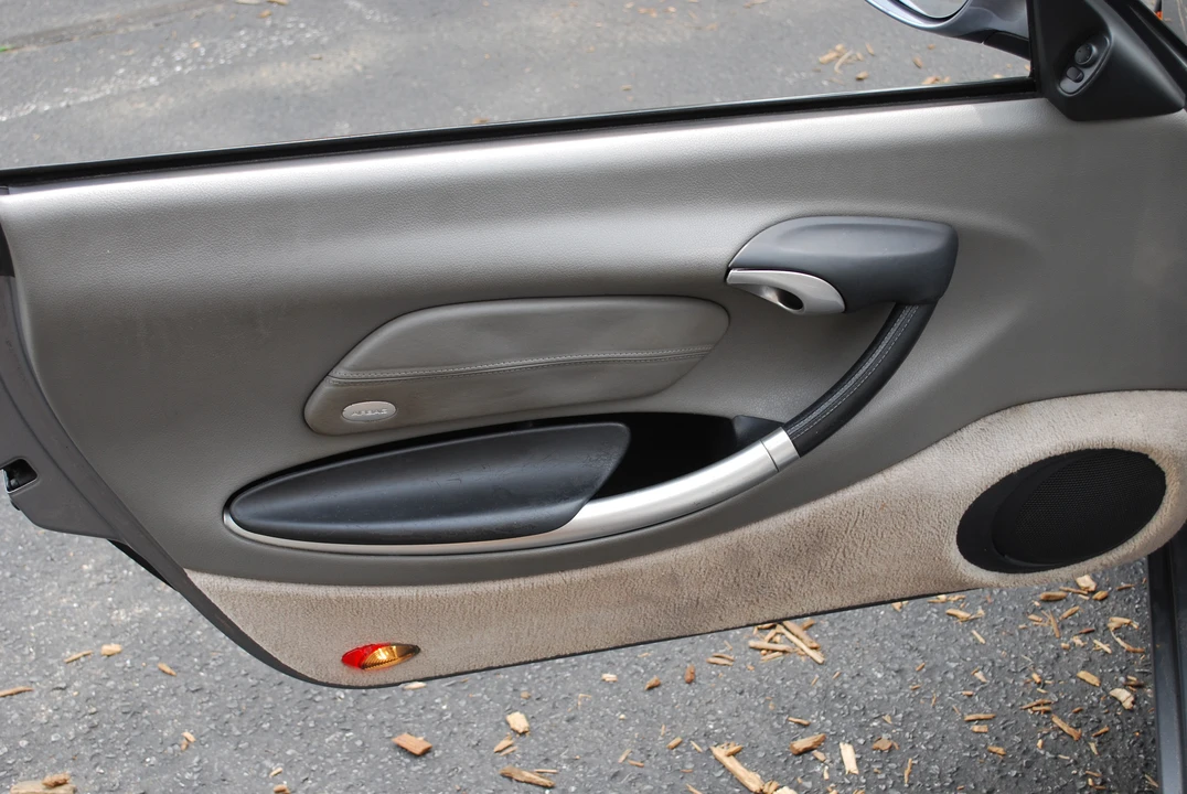 2001 Porsche 986 Boxster S - Image 19 of 31