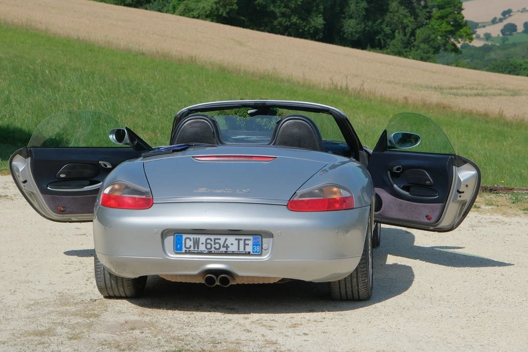 2001 Porsche 986 Boxster S - Image 11 of 30