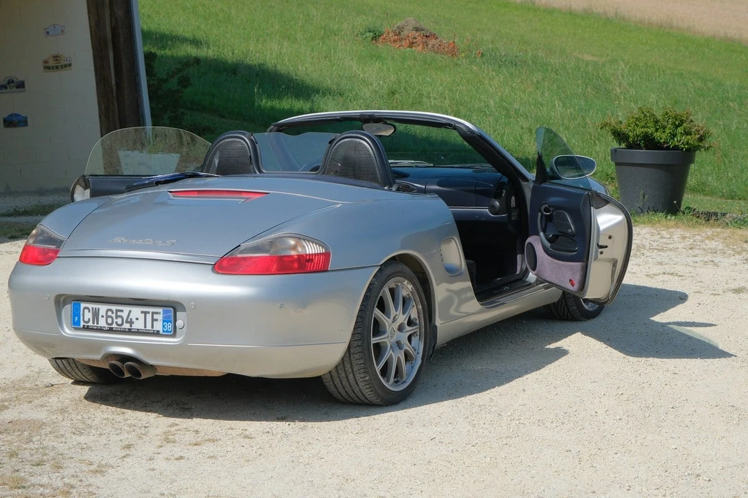 2001 Porsche 986 Boxster S - Image 12 of 30