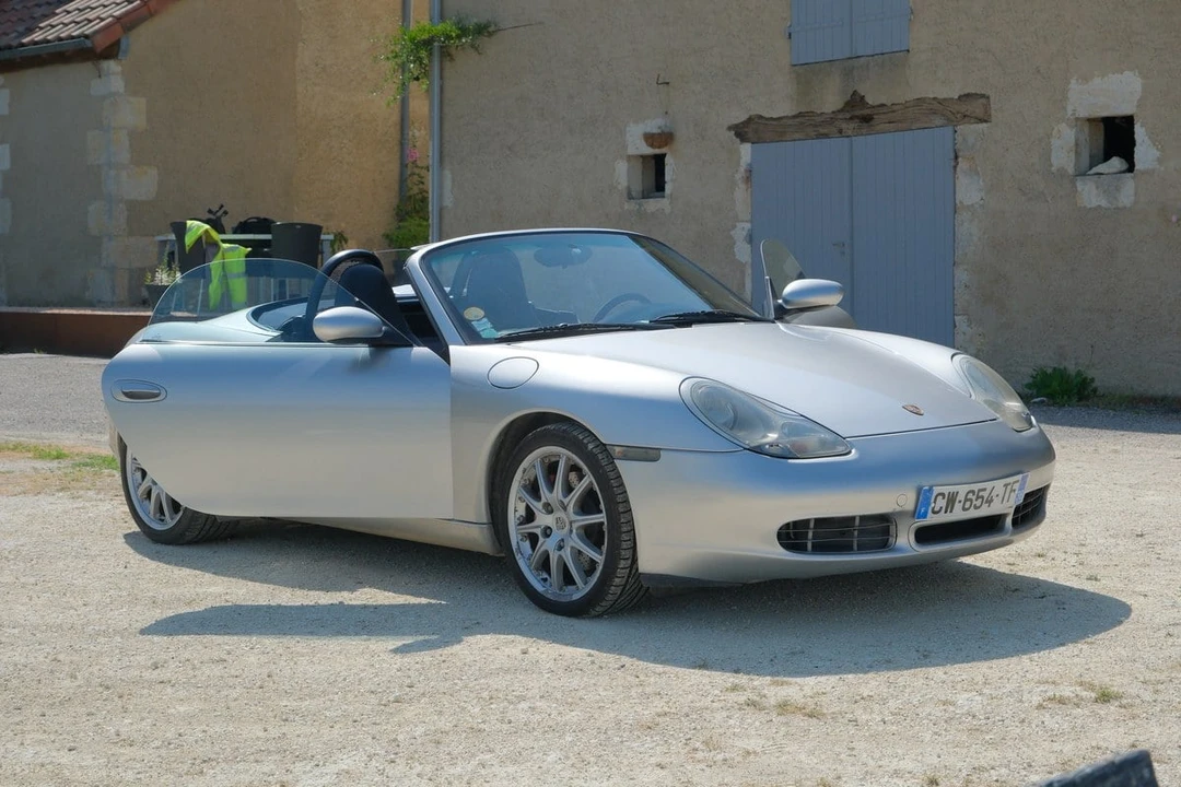 2001 Porsche 986 Boxster S - Image 13 of 30