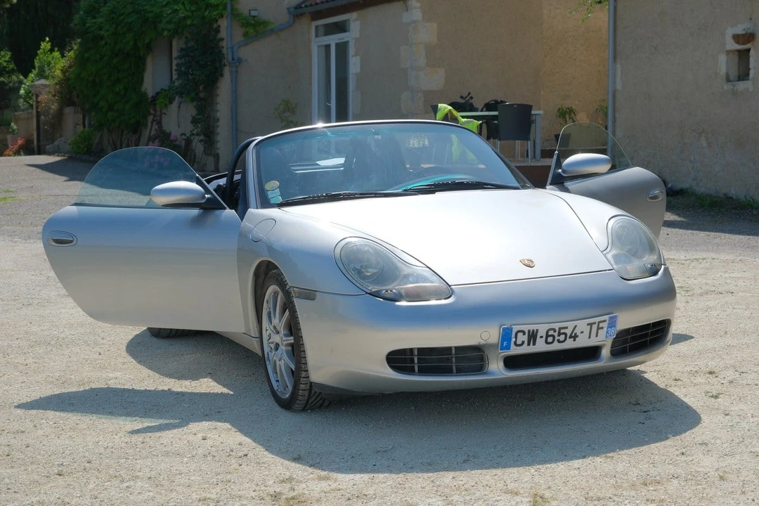 2001 Porsche 986 Boxster S - Image 14 of 30