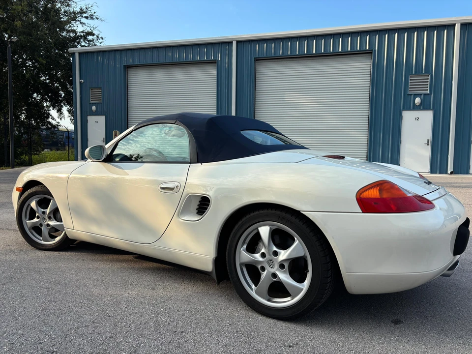 2001 Porsche 986 Boxster - Image 11 of 31