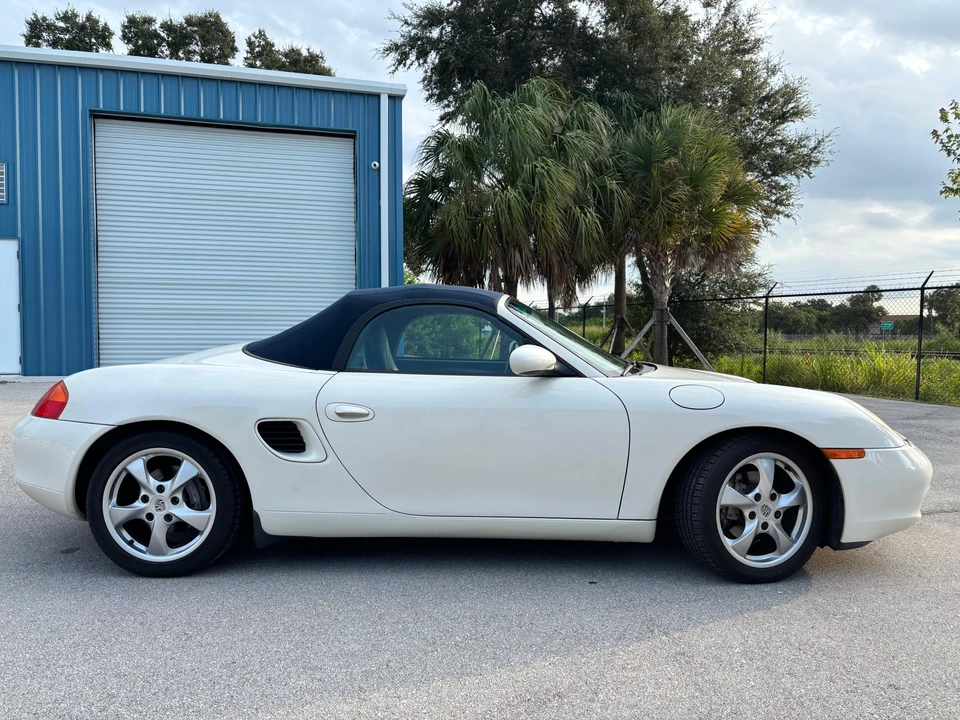 2001 Porsche 986 Boxster - Image 19 of 31