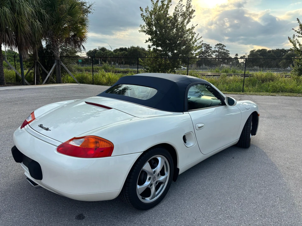 2001 Porsche 986 Boxster - Image 17 of 31