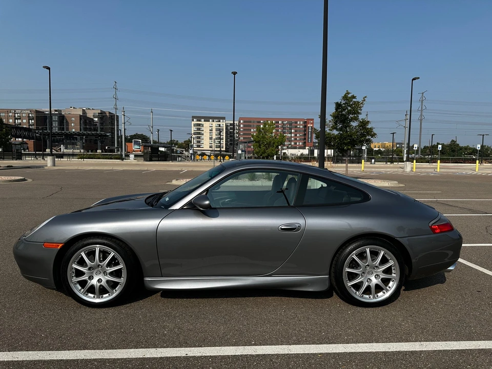 2001 Porsche 996 Carrera - Image 9 of 29