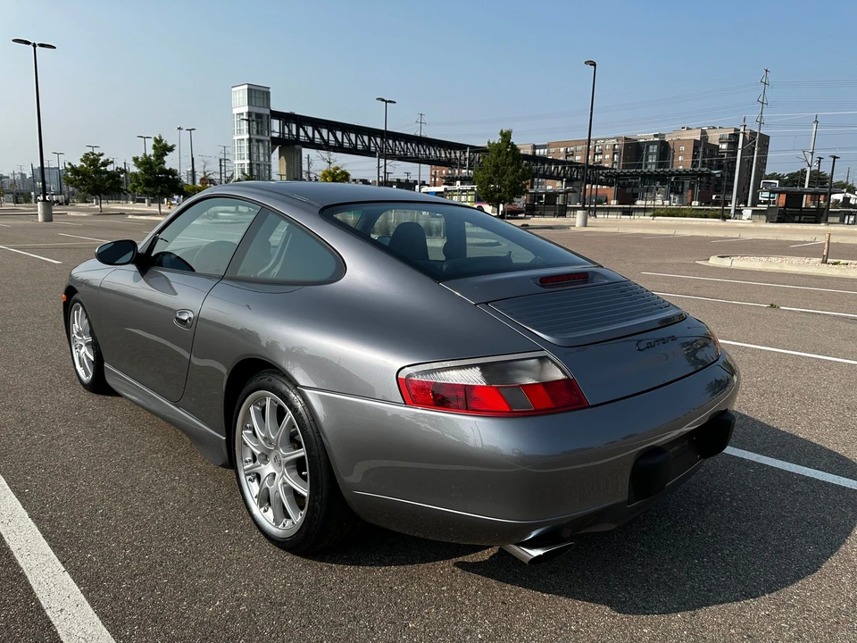 2001 Porsche 996 Carrera - Image 10 of 29