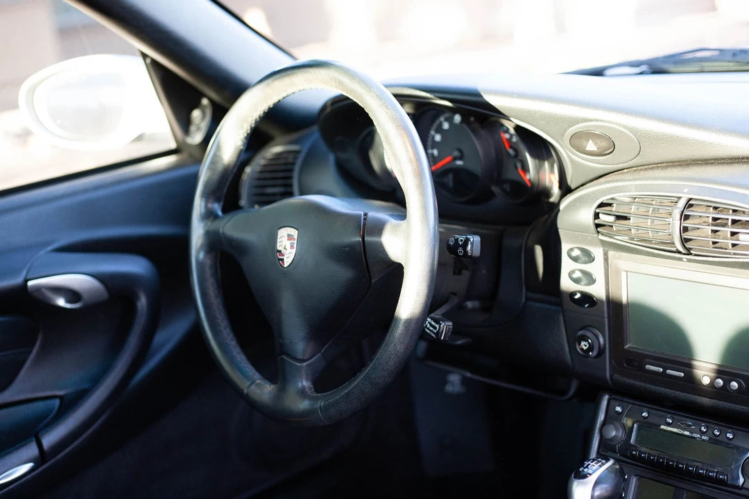 2001 Porsche 996 Carrera - Image 16 of 20