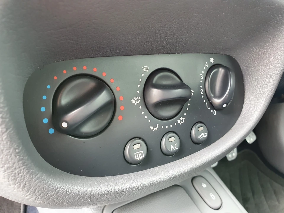 2001 Renault Clio 2nd Gen - Image 16 of 31