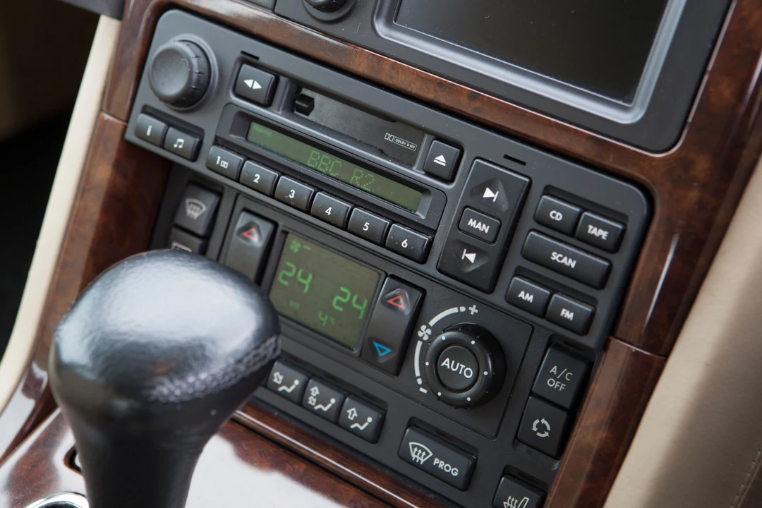 2001 Land Rover Range Rover P38A - Image 13 of 28