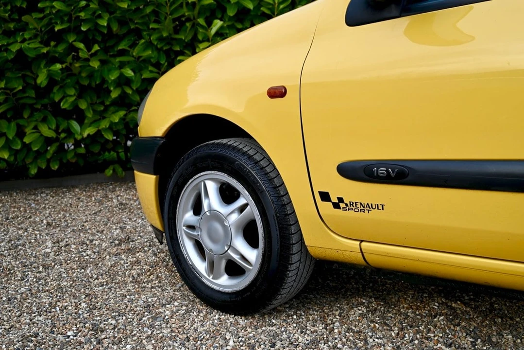 2001 Renault Clio 2nd Gen - Image 9 of 30