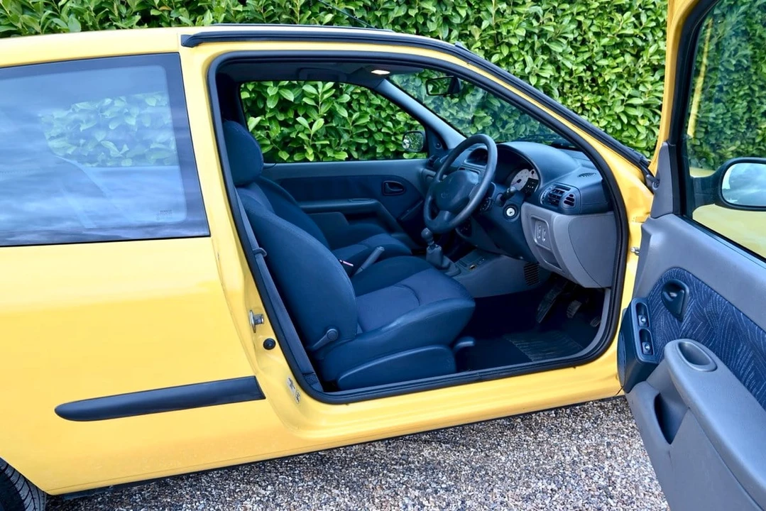 2001 Renault Clio 2nd Gen - Image 15 of 30