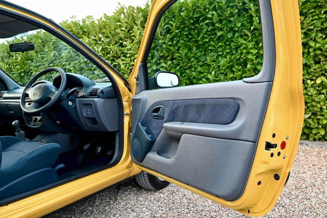 2001 Renault Clio 2nd Gen - Image 21 of 30