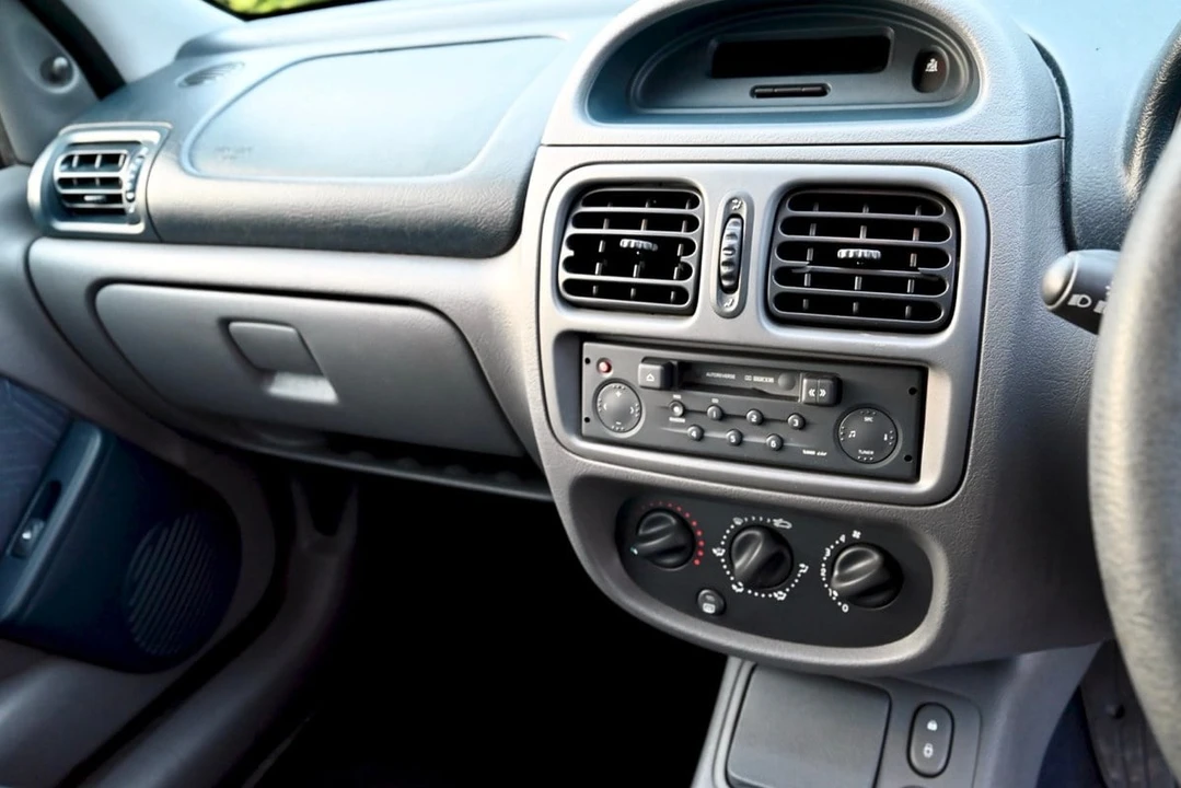 2001 Renault Clio 2nd Gen - Image 23 of 30