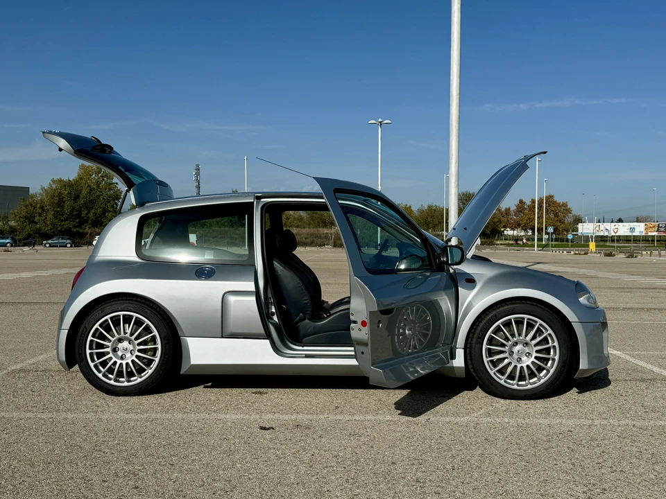 2001 Renault Clio 2nd Gen - Image 13 of 31
