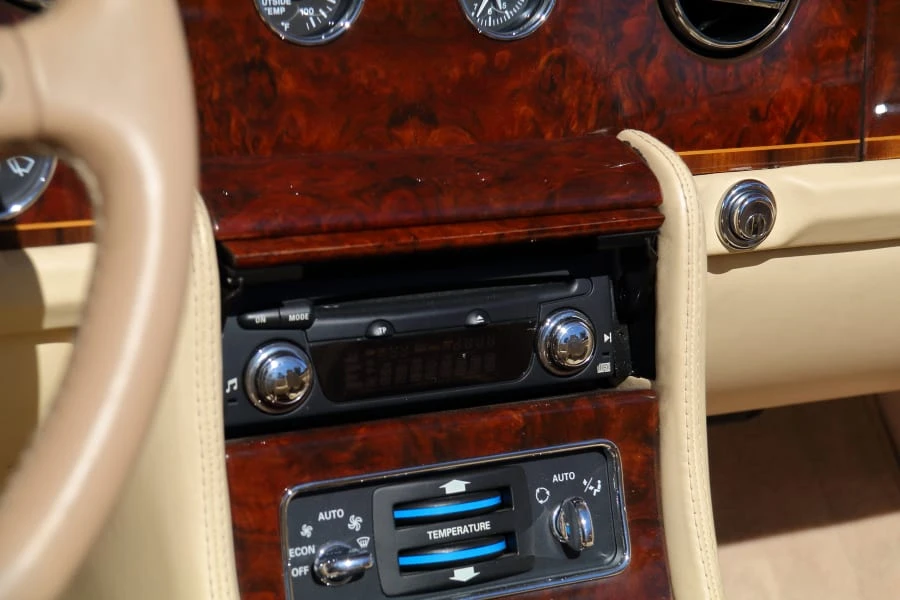2001 Rolls-Royce Corniche Series V - Image 22 of 31