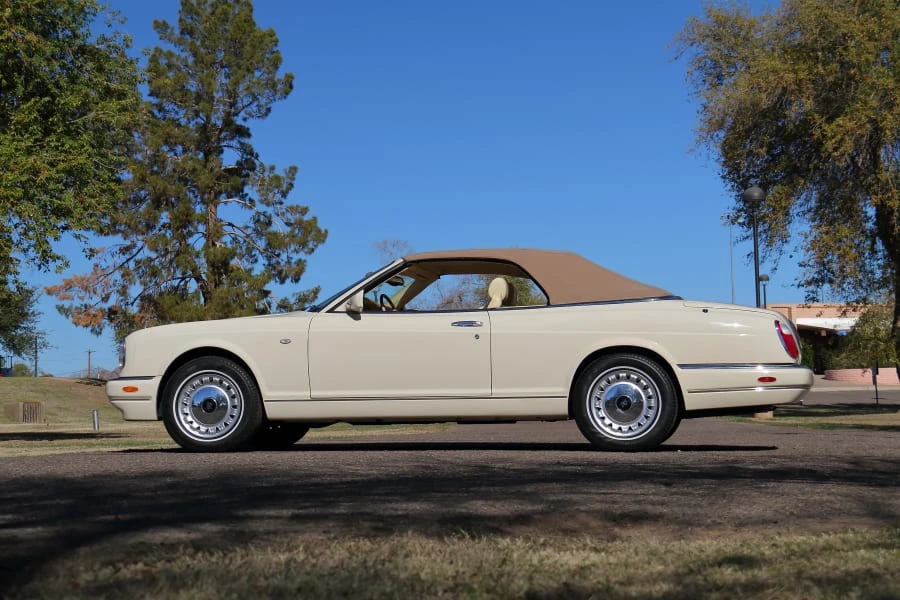 2001 Rolls-Royce Corniche Series V - Image 2 of 31