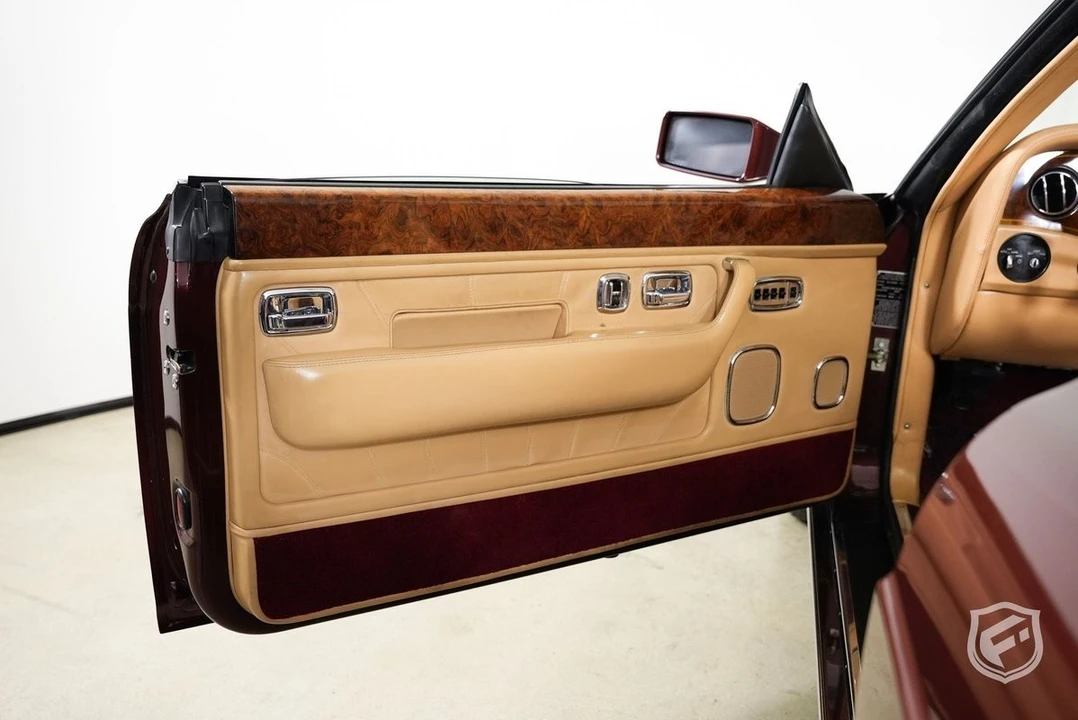 2001 Rolls-Royce Corniche Series V - Image 13 of 31