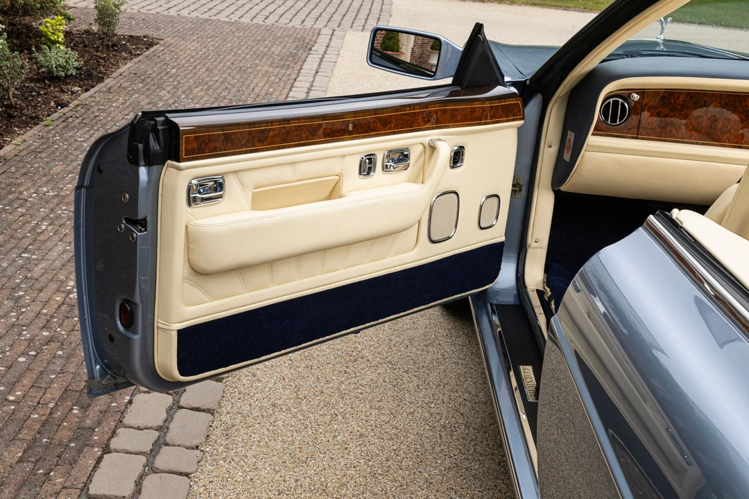 2001 Rolls-Royce Corniche Series V - Image 10 of 31