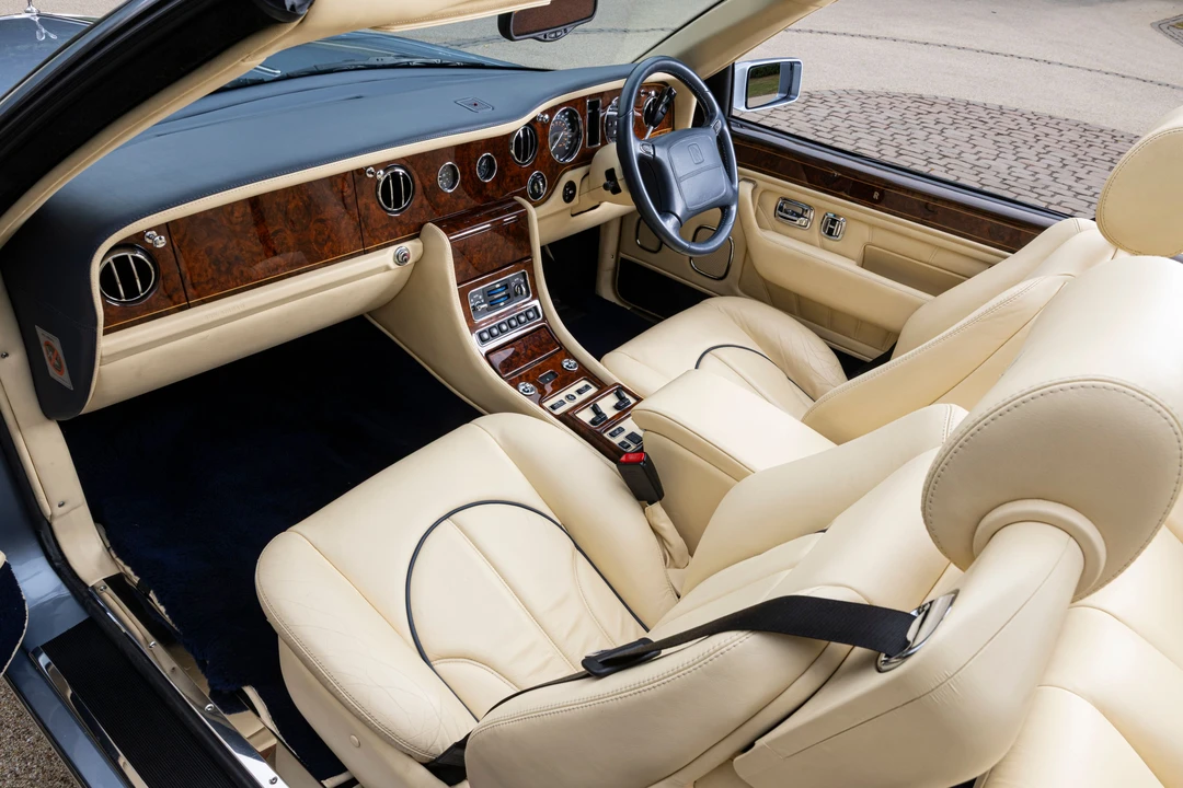 2001 Rolls-Royce Corniche Series V - Image 9 of 31