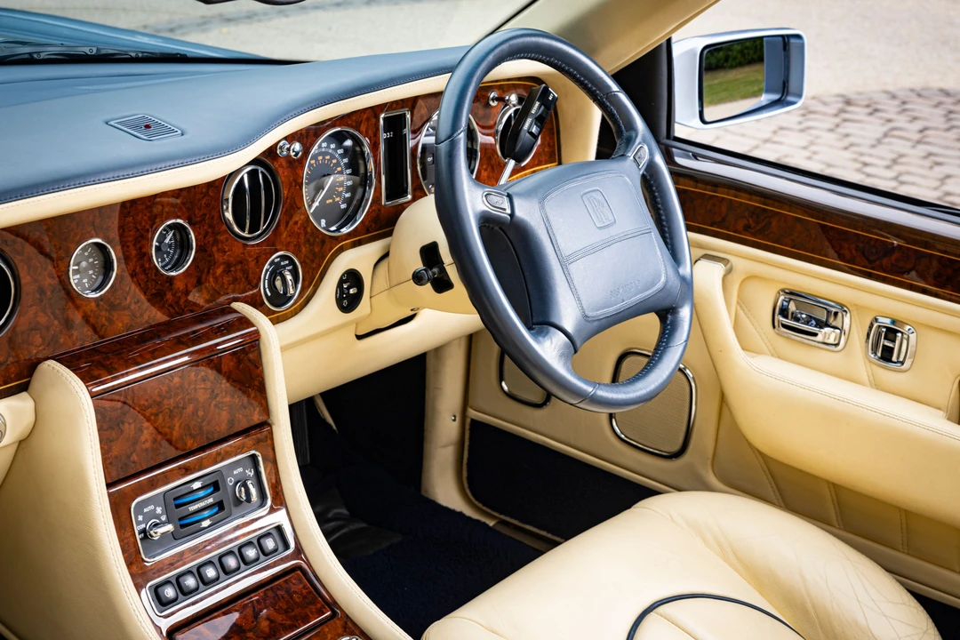 2001 Rolls-Royce Corniche Series V - Image 8 of 31
